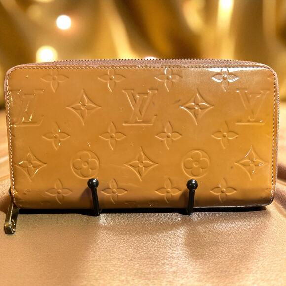 Louis Vuitton Monogram Vernis Zippy Wallet in Shade Butterscotch - Picture 1 of 9